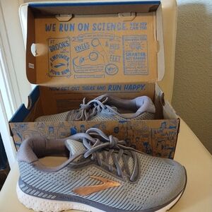 Brooks Andrenaline GTS 20 Size 9.5 Wide